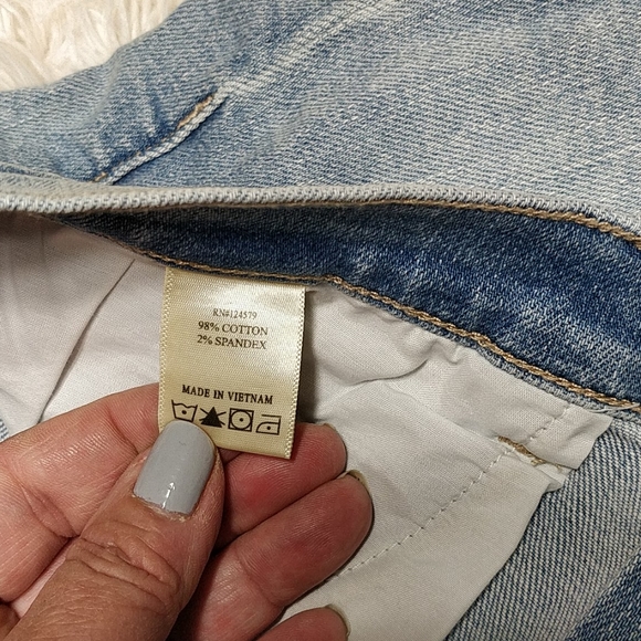 Sneak Peek Jean Shorts - Picture 3 of 8